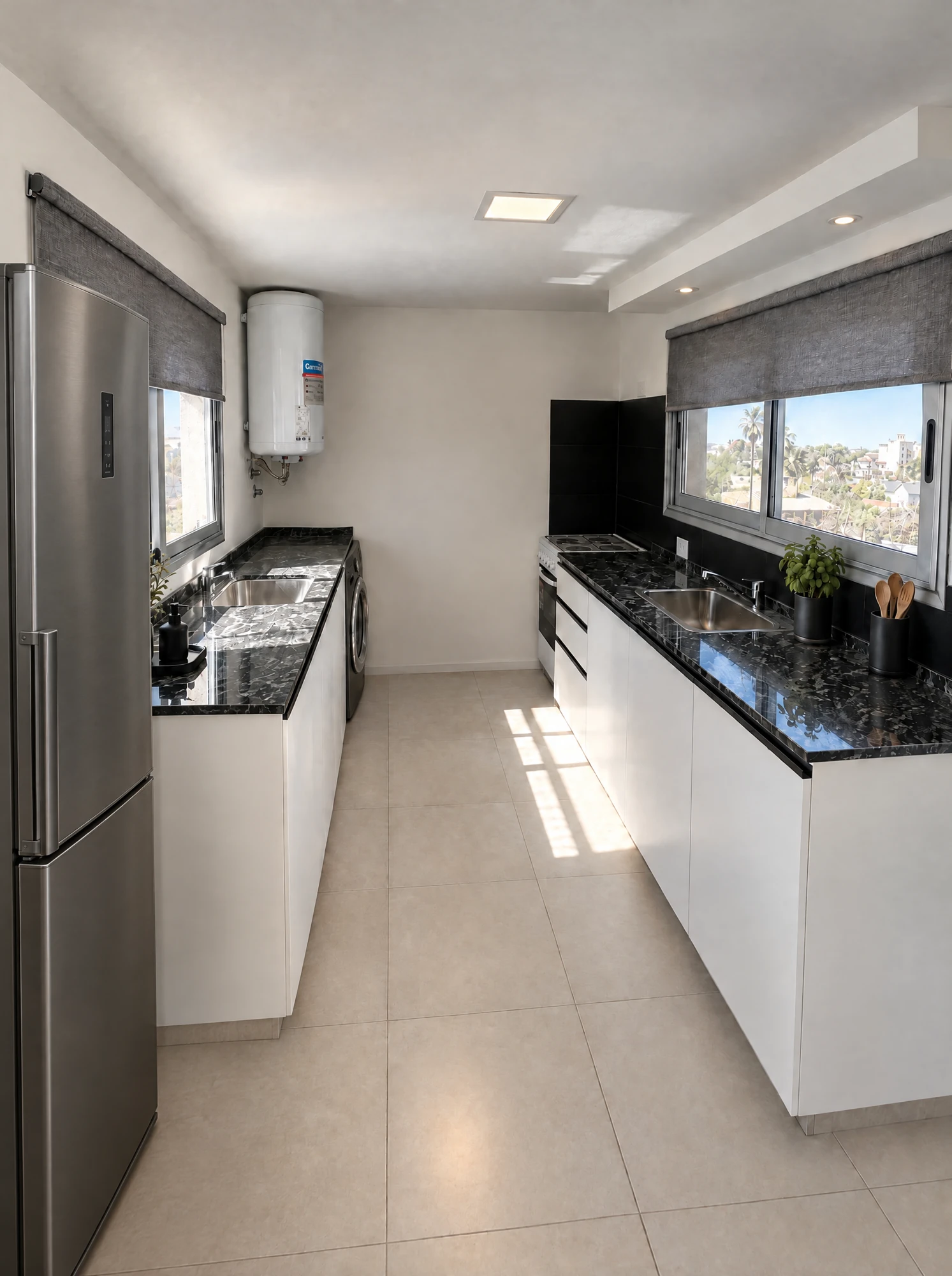 Cocina independiente con dos mesadas, ventanas y muebles blancos
